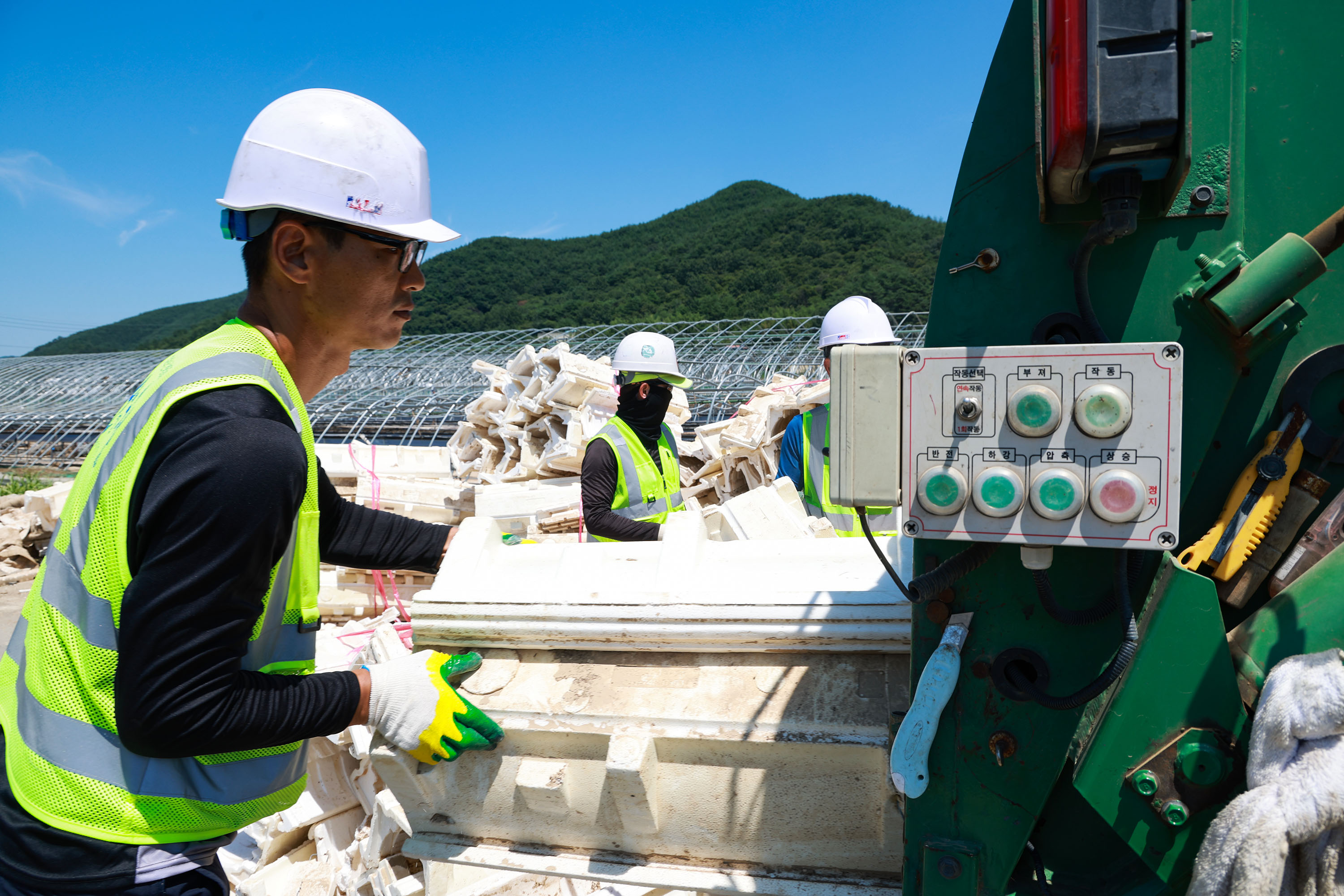 산청 환경미화원, 휴식 마다하고 피해 복구 전념 이미지