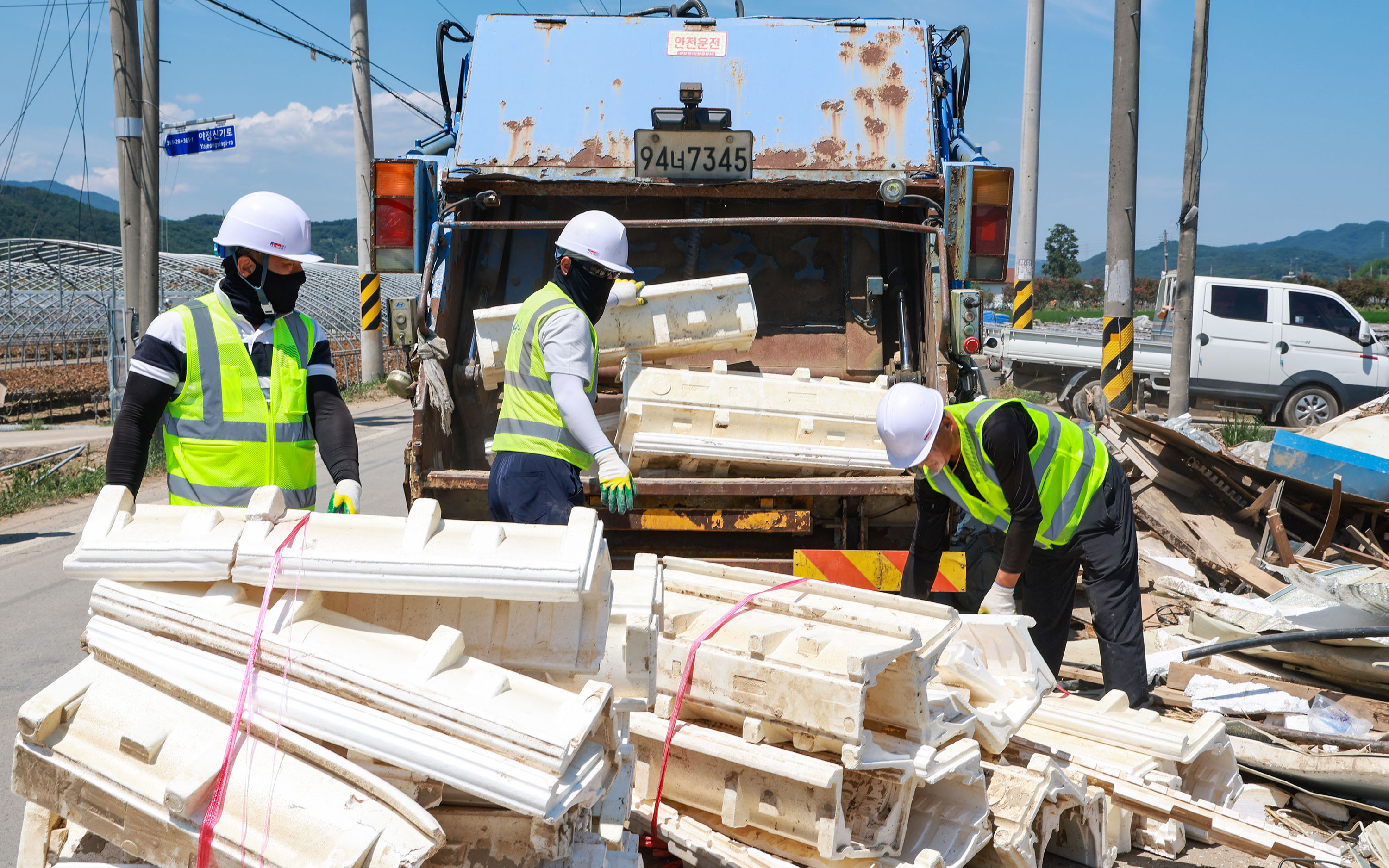 산청 환경미화원, 휴식 마다하고 피해 복구 전념 4